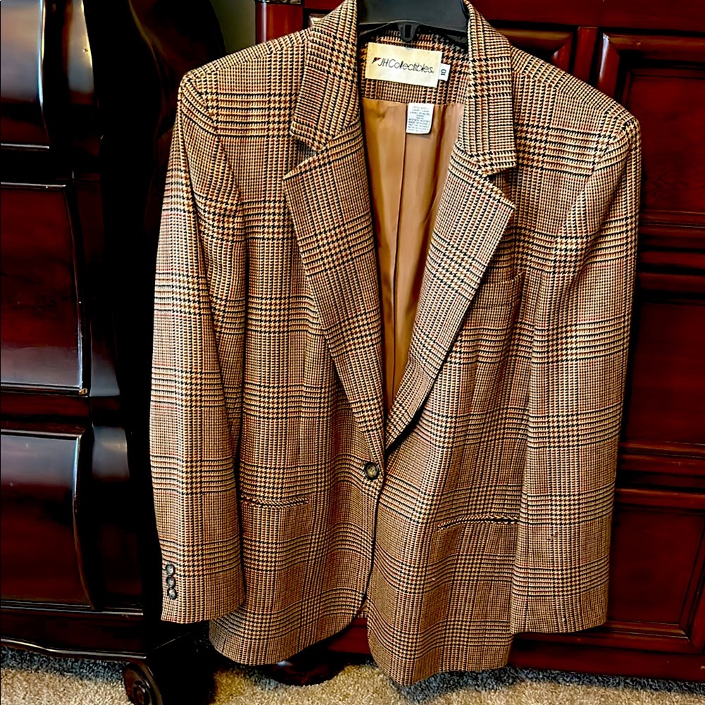 JH Collectibles Brown and Black Blazer Timeless Professional Style
